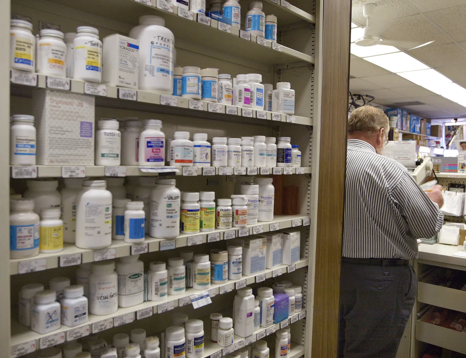 Pharmacist fills prescription drug order