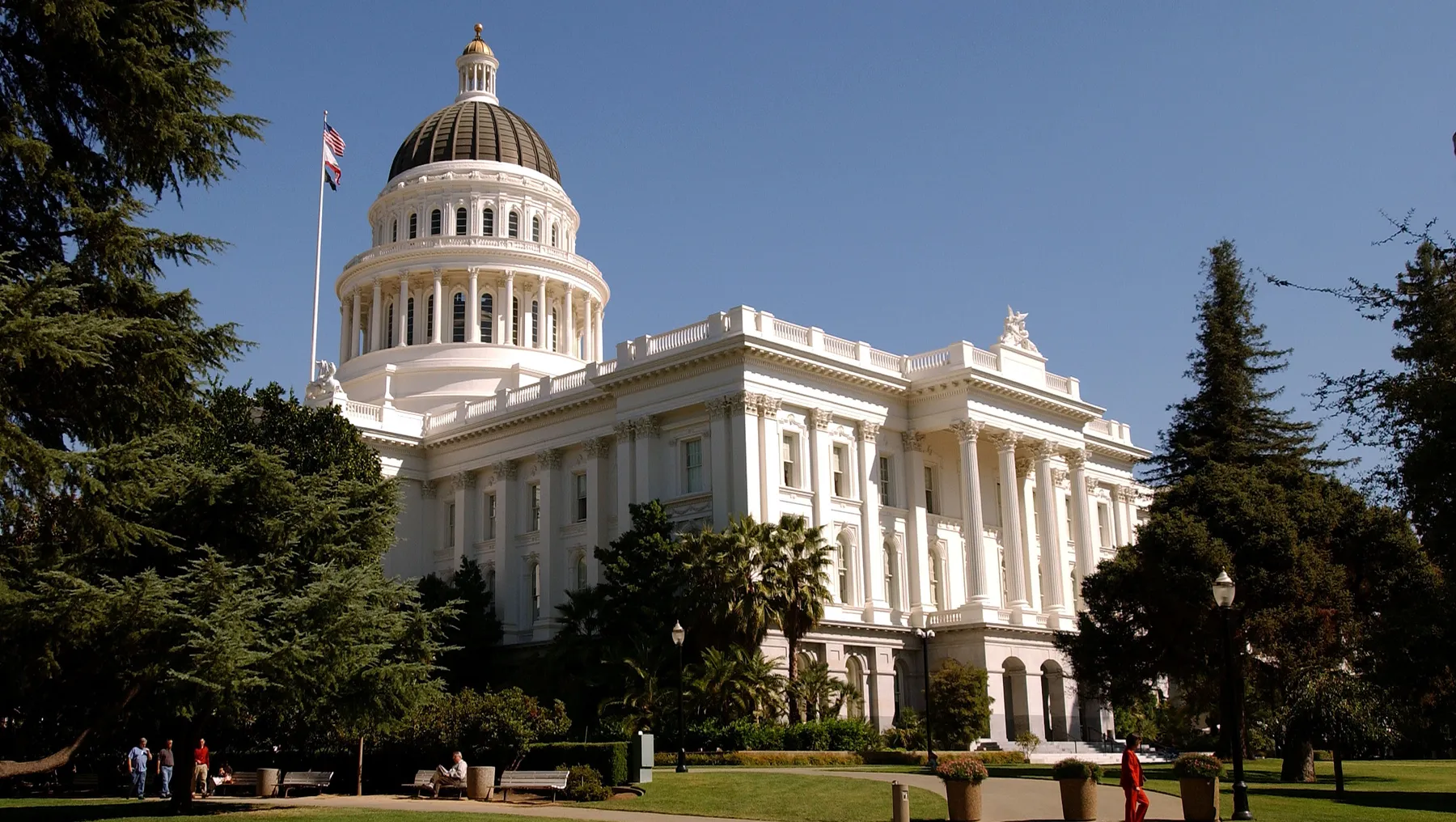 Picture of the California state Capitol building